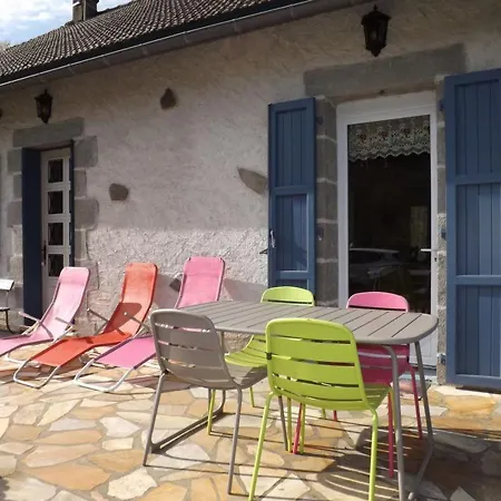 Maison De Caractere Avec Jardin, 5 Pers., - Parc Des Volcans D'auvergne - Fr-1-742-117 Holiday home *