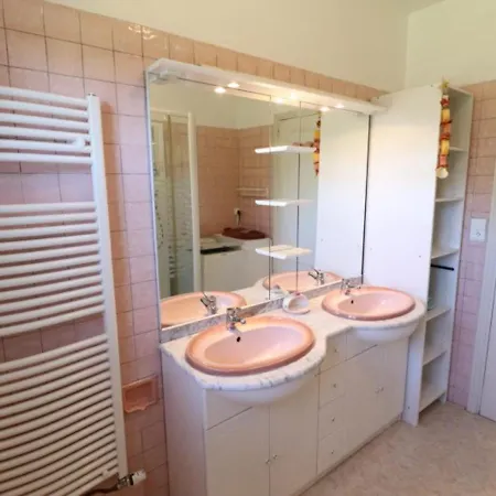 Maison De Caractere Avec Jardin, 5 Pers., - Parc Des Volcans D'auvergne - Fr-1-742-117 Holiday home