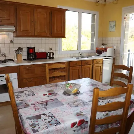 Maison De Caractere Avec Jardin, 5 Pers., - Parc Des Volcans D'auvergne - Fr-1-742-117 Holiday home *